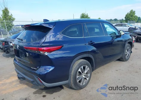 2021 Toyota Highlander Xle z USA, uszkodzony, nr VIN 5TDGZRBH2MS557703